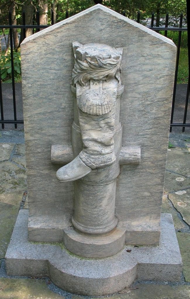 Saratoga National Historical Park. “The Boot Monument”. Erected 1887. Source: The original uploader was Americasroof at English Wikipedia. / CC BY-SA (https://creativecommons.org/licenses/by-sa/2.5)